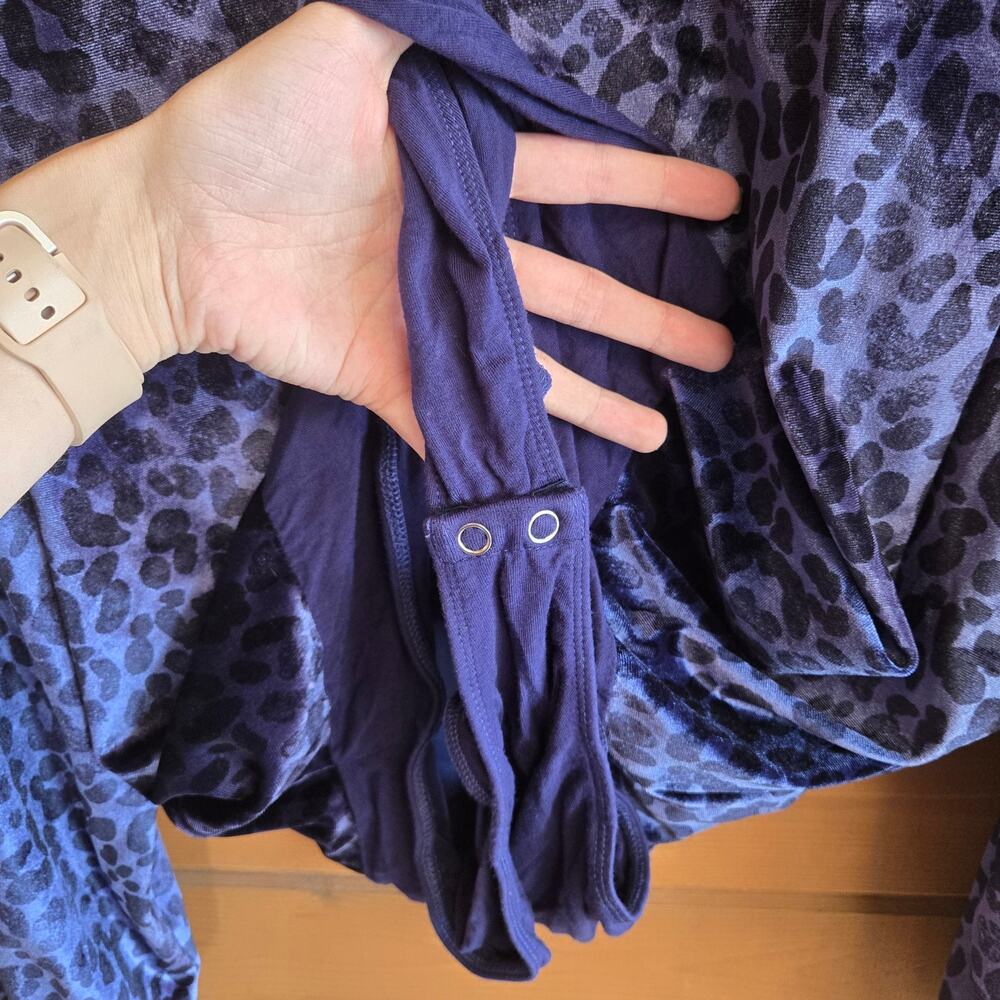 Torrid Blue Leopard Bodysuit Velvet Long Sleeve 3X Vneck Balloon Sleeve Top - Picture 6 of 6